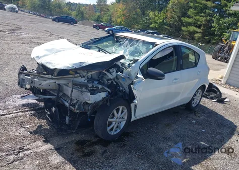 2013 Toyota Prius C Three from USA, damaged, VIN JTDKDTB36D1047247